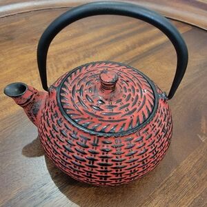 Japenese Style Red and Black Cast Iron Teapot With Removable Lid And Handle